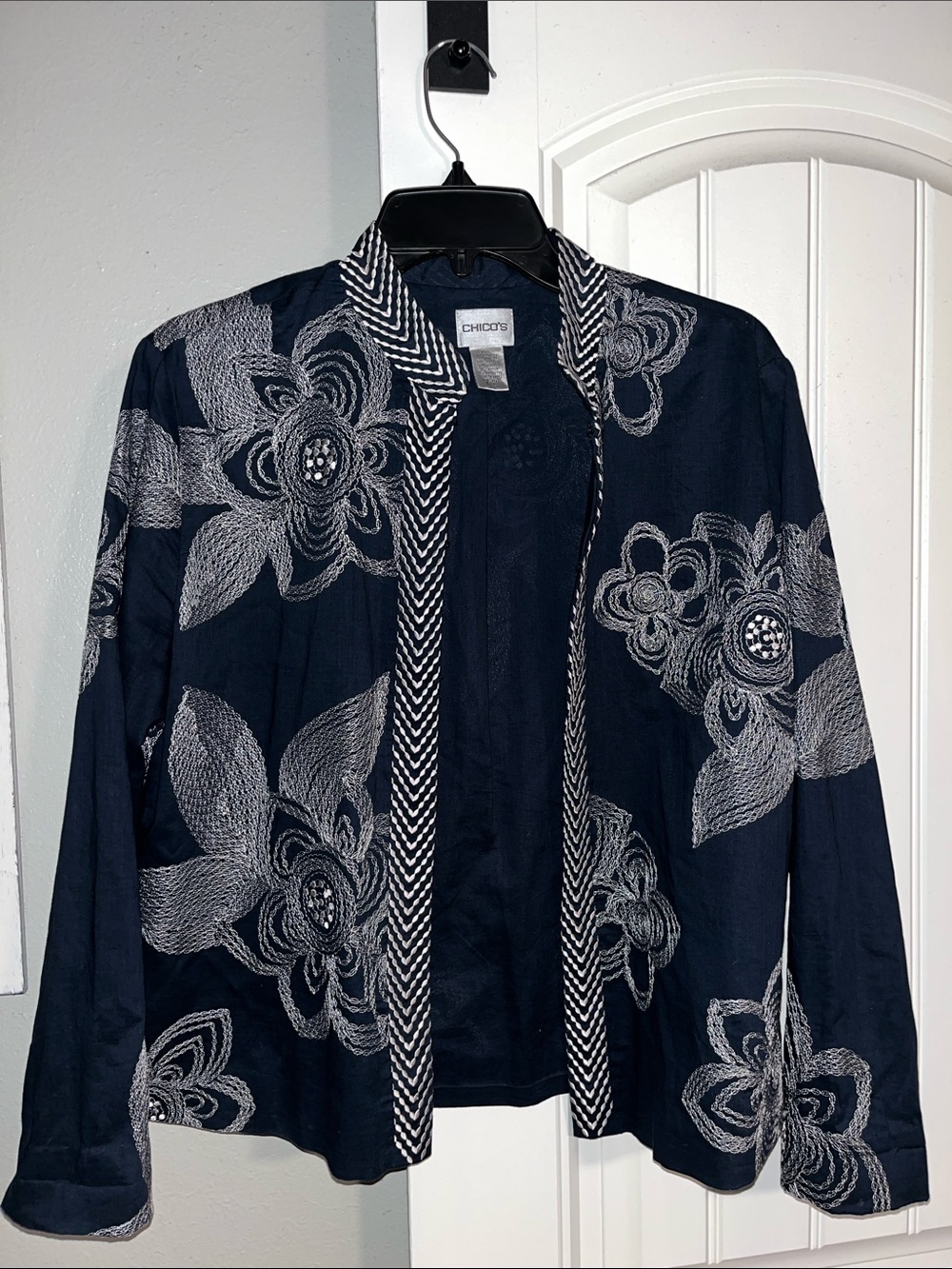 Chico's light weight  Navy Jacket with White Floral Embroidery size 1